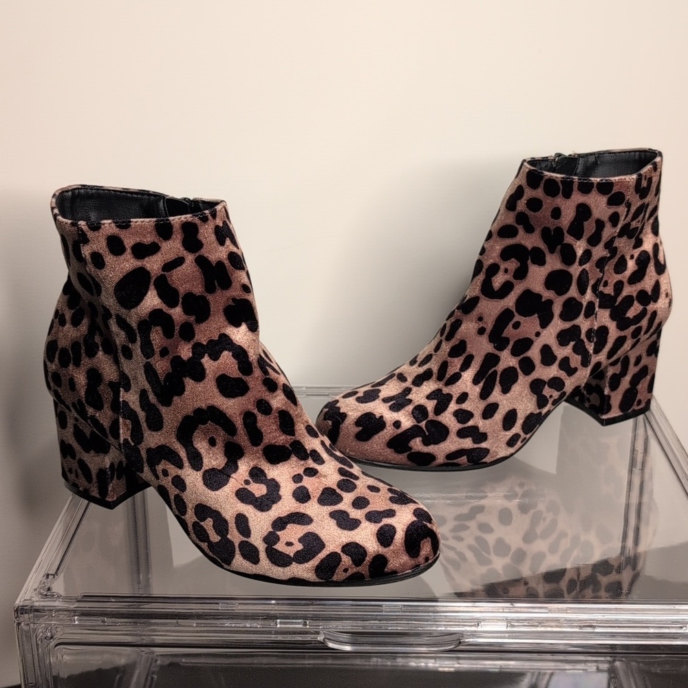 A New Day Leopard Print Booties Side Zipper Edgy Chic Mob Wife Size 6.5 - Picture 11 of 11